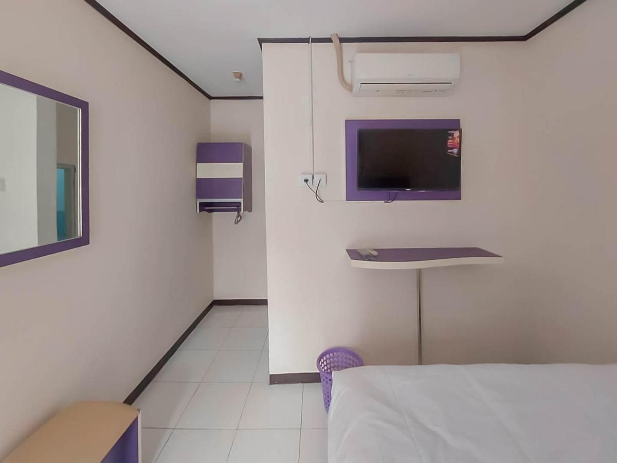Hotel Reddoorz @ Jalan Ahmad Yani Karawang Exterior foto